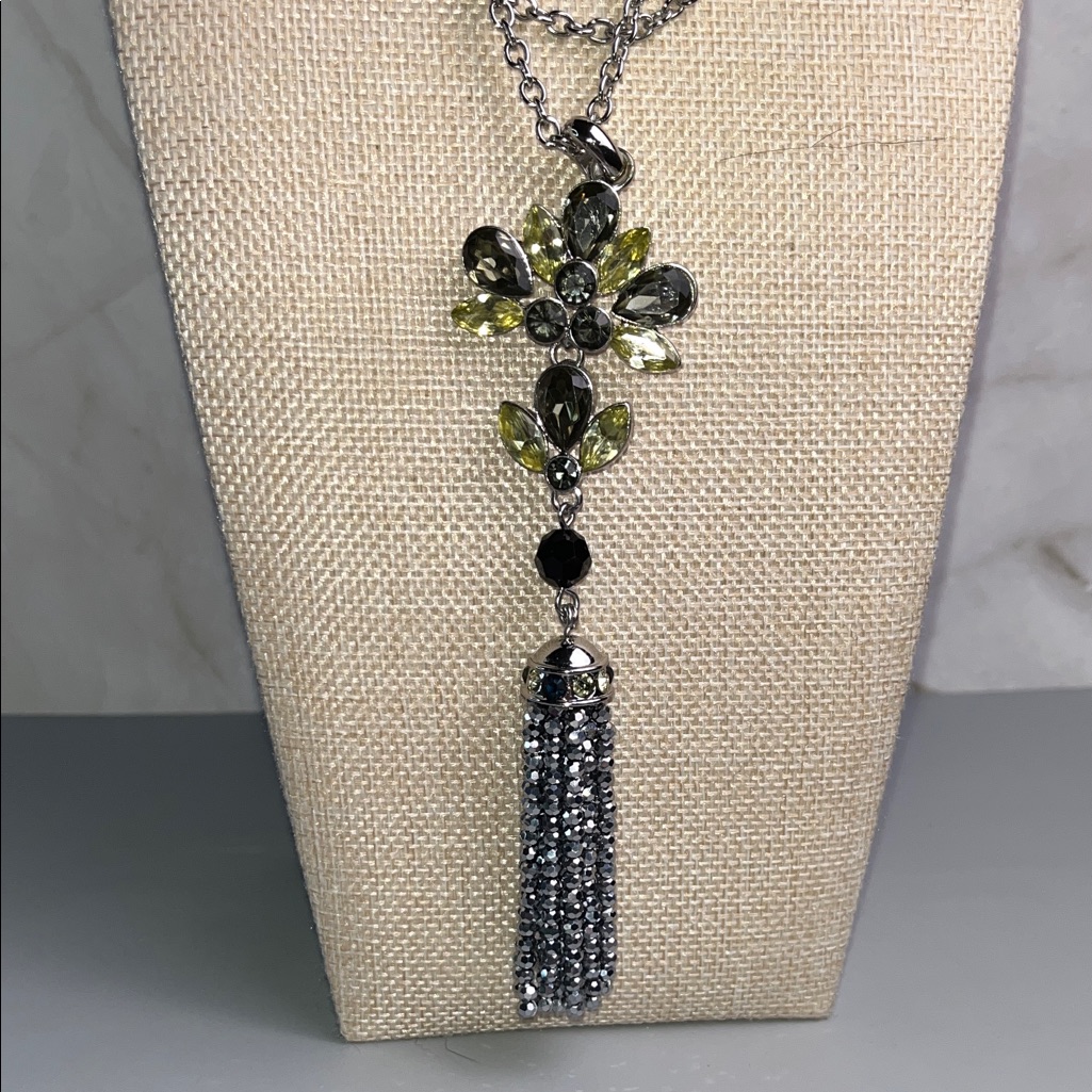 Talbots Green Floral Rhinestone Silver Tassel Necklace 21$